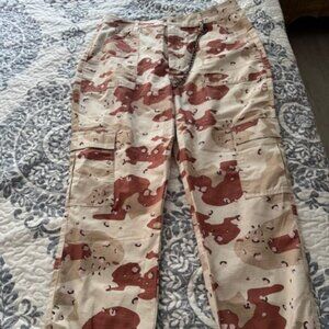 Wild Fable pink sand camo cargo pants, size 14